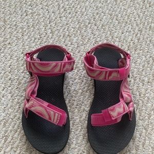 Girls/women’s Teva Sandals